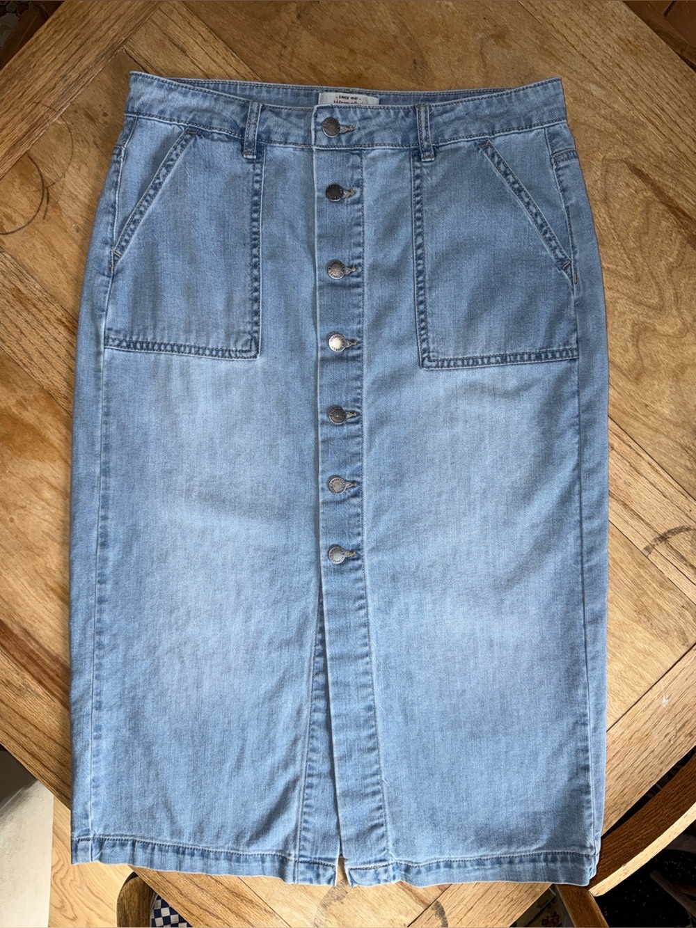 NWT! WRANGLER, Super Soft, Light Wash Denim Button-Front Midi Skirt. Size 6